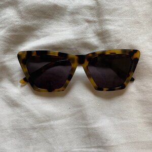Illesteva Lisbon Sunglasses